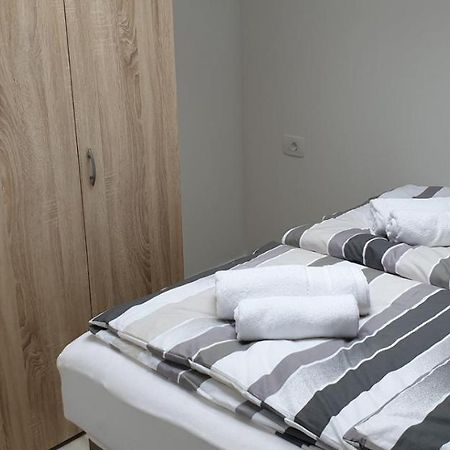White Apartment Izola Exterior foto