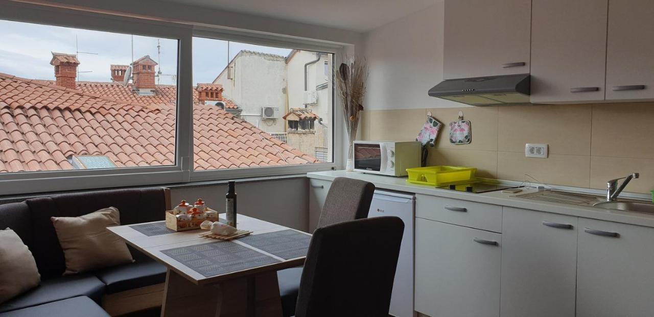 White Apartment Izola Exterior foto