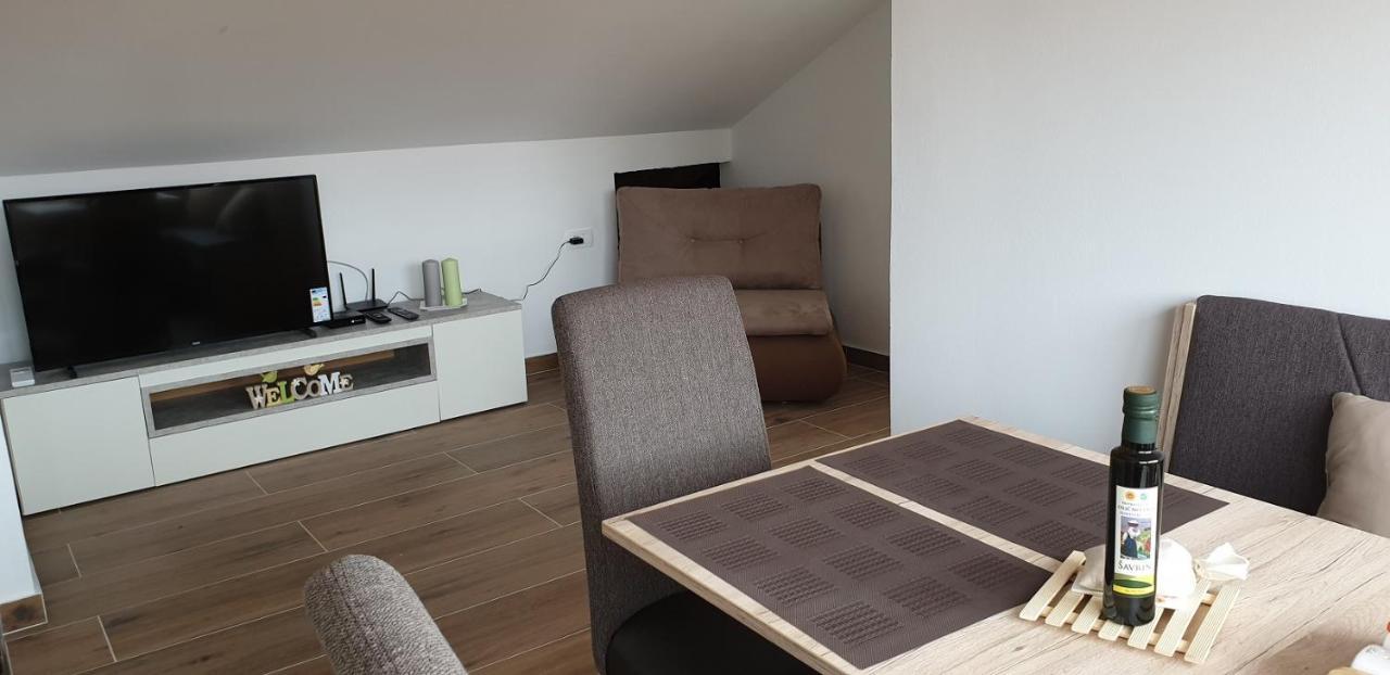 White Apartment Izola Exterior foto